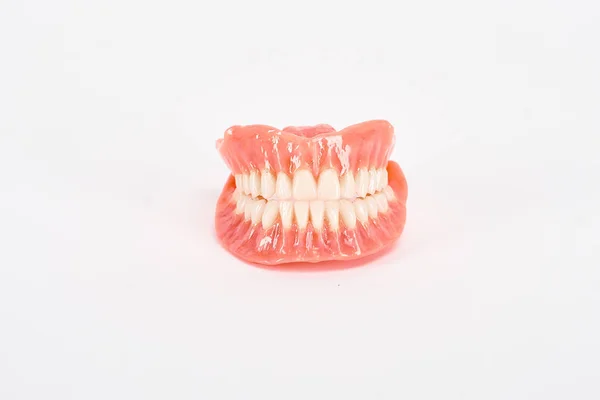 偽の義肢だ歯科衛生士の検査の概念 下顎の完全な取り外し可能なプラスチック製の入れ歯 — ストック写真