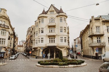 Lviv, Ukrayna - 22 Kasım 2017: Lviv şehir mimarisi. 