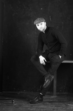 sakallı adam portresi stüdyo. 