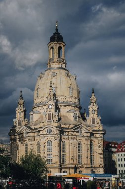 Dresden, Almanya - 9 Ağustos 2010: Devlet Frauenkirche