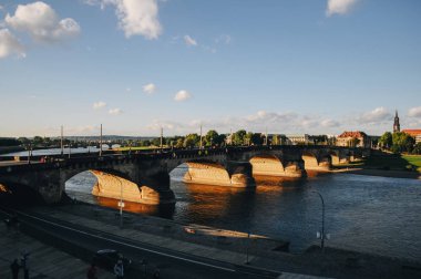 Dresden, Almanya - 9 Ağustos 2010: Carolabrucke