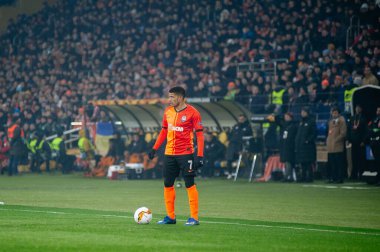 Kharkiv, Ukrayna - 20 Şubat 2020: Uefa Avrupa Ligi 'nde Shakhtar Donetsk Taison forveti Benfica' ya karşı. Fotoğrafta film sesi