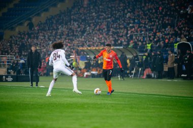 Kharkiv, Ukrayna - 20 Şubat 2020: Uefa Avrupa Ligi 'nde Shakhtar Donetsk Taison forveti Benfica' ya karşı. Fotoğrafta film sesi