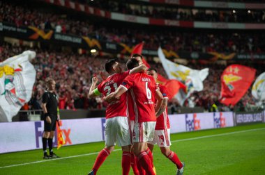 Lizbon, Portekiz - 27 Şubat 2020: Estadio Da Luz 'daki Avrupa Ligi maçında Benfica oyuncuları golü kutluyor