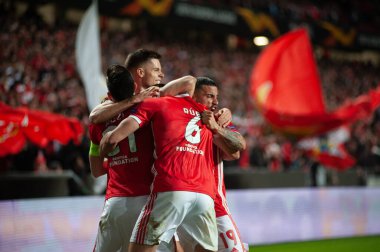 Lizbon, Portekiz - 27 Şubat 2020: Estadio Da Luz 'daki Avrupa Ligi maçında Benfica oyuncuları golü kutluyor