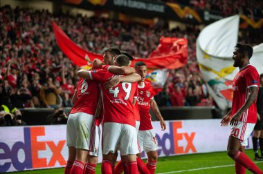 Lizbon, Portekiz - 27 Şubat 2020: Estadio Da Luz 'daki Avrupa Ligi maçında Benfica oyuncuları golü kutluyor