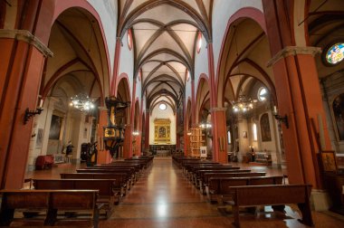 Bologna, İtalya - 30 Eylül 2019: Basilica di San Martino 'nun İçişleri