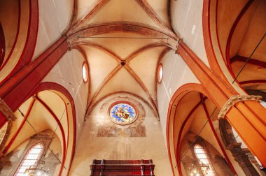 Bologna, İtalya - 30 Eylül 2019: Basilica di San Martino 'nun İçişleri