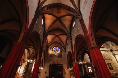 Bologna, İtalya - 30 Eylül 2019: Basilica di San Martino 'nun İçişleri