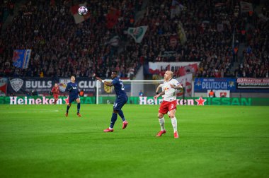 Leipzig, Almanya - 20 Mart 2020: Tottenham Hotspur 'dan Serge Aurier ve Leipzig-Tottenham maçında RB Leipzig karşılaşmasında Angelino 
