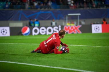 Leipzig, Almanya - 20 Mart 2020: Leipzig kalecisi Peter Gulacsi Leipzig maçında Tottenham 'a karşı Leipzig Arena maçında 