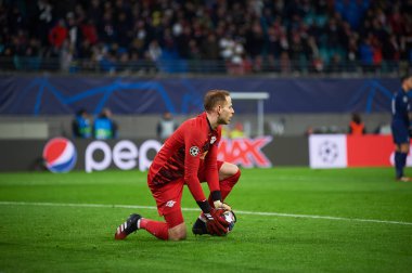 Leipzig, Almanya - 20 Mart 2020: Leipzig kalecisi Peter Gulacsi Leipzig maçında Tottenham 'a karşı Leipzig Arena maçında 
