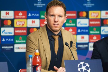 Leipzig, Almanya - 20 Mart 2020: Leipzig teknik direktörü Julian Nagelsmann Leipzig maçında Tottenham 'a karşı Leipzig Arena maçında 