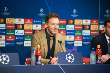 Leipzig, Almanya - 20 Mart 2020: Leipzig teknik direktörü Julian Nagelsmann Leipzig maçında Tottenham 'a karşı Leipzig Arena maçında 