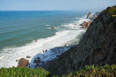 Atlantik Okyanusu ve Kaya Kıyısı