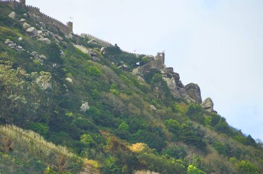 Sinatra, Portekiz - 27 Şubat 2020: Sintra Kalesi. Castelo dos Mouros 