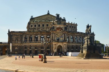 Dresden, Almanya - 2 Haziran 2019: Opera Dresden