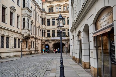 Dresden, Almanya - 21 Haziran 2016: Dresden Kalesi. Kraliyet Sarayı. Barok Sarayı 'ndan Hausmannsturm.