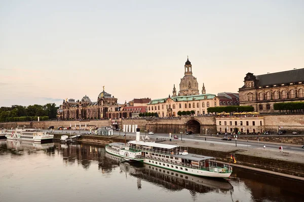 Dresden Almanya Haziran 2016 Dresden Saksonya Almanya Akşamları Elbe Nehri — Stok fotoğraf