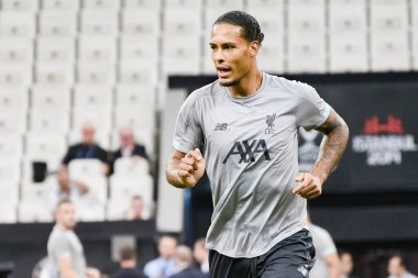 İstanbul, Türkiye - 13 Ağustos 2019: Liverpool FC oyuncusu Virgil Van Dijk 'in portresi