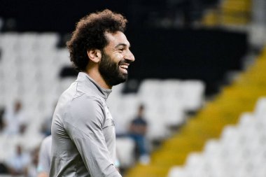 İstanbul, Türkiye - 13 Ağustos 2019: Liverpool FC oyuncusu Muhammed Salah 'ın maç öncesi eğitim portresi