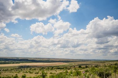 Bulutlar ve Donbass 'ın doğası. Steppe doğa.