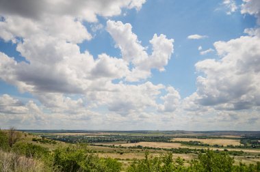 Bulutlar ve Donbass 'ın doğası. Steppe doğa.