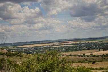 Bulutlar ve Donbass 'ın doğası. Steppe doğa.