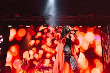 Kharkiv, Ukrayna - 7 Eylül 2019: Jamala on Impuls Fest. Gürültü ve film kazancı ile fotoğraf