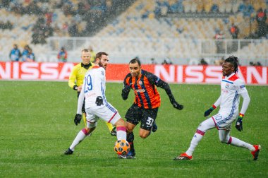 Kyiv, Ukrayna - 12 Aralık 2018: Shakhtar 'ın Olympique Lyon ile Shakhtar Donetsk arasındaki UEFA Şampiyonlar Ligi karşılaşmasında savunucusu