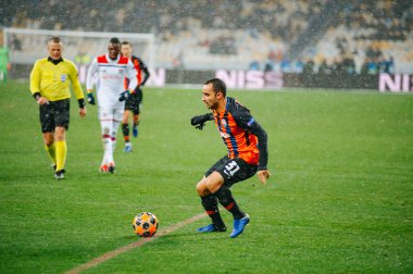 Kyiv, Ukrayna - 12 Aralık 2018: Shakhtar 'ın Olympique Lyon ile Shakhtar Donetsk arasındaki UEFA Şampiyonlar Ligi karşılaşmasında savunucusu
