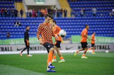 Kharkiv, Ukrayna - 14 Eylül 2019: Evgen Konoplyanka Ukrayna Premier Ligi maçından önce antrenman öncesi Zorya Luhansk