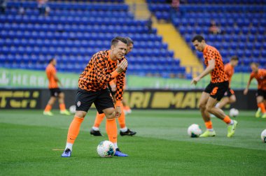 Kharkiv, Ukrayna - 14 Eylül 2019: Evgen Konoplyanka Ukrayna Premier Ligi maçından önce antrenman öncesi Zorya Luhansk