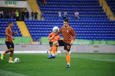 Kharkiv, Ukrayna - 14 Eylül 2019: Evgen Konoplyanka Ukrayna Premier Ligi maçından önce antrenman öncesi Zorya Luhansk