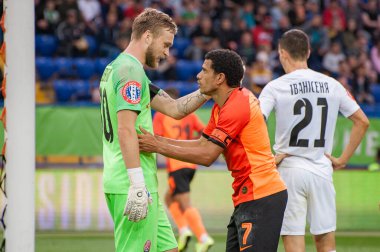 Kharkiv, Ukrayna - 14 Eylül 2019: Kaleci Shevchenko Mykyta ve Taison. Ukrayna Premier Ligi. FC Shakhtar Donetsk-FC Zorya Luhansk