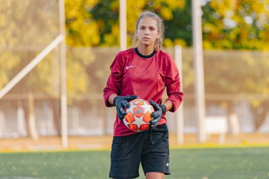 Kharkiv, Ukrayna - 6 Eylül 2019: Petrovec Vitktoria, Rodina kalecisi. Ukrayna Bayanlar Ligi Zhilstroy-1 - Rodina