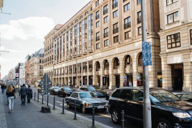 Berlin, Almanya - 15 Mayıs 2017: Berlin 'in sokak mimarisi