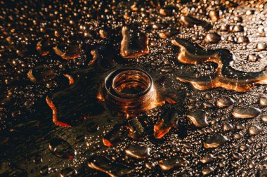 Yağmur damlaları ve alyanslar