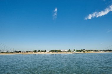 Düsseldorf, Almanya 24 Temmuz 2019: Düsseldorf 'ta Ren Nehri