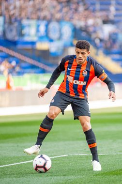 Kharkiv, Ukrayna - 7 Nisan 2019: Dinamo Kyiv maçında Shakhtar Donetsk 'in orta saha oyuncusu