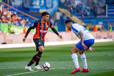 Kharkiv, Ukrayna - 7 Nisan 2019: Dinamo Kyiv maçında Shakhtar Donetsk 'in orta saha oyuncusu