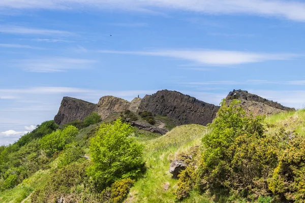 Hombre en Saisbury Crags — Foto de Stock