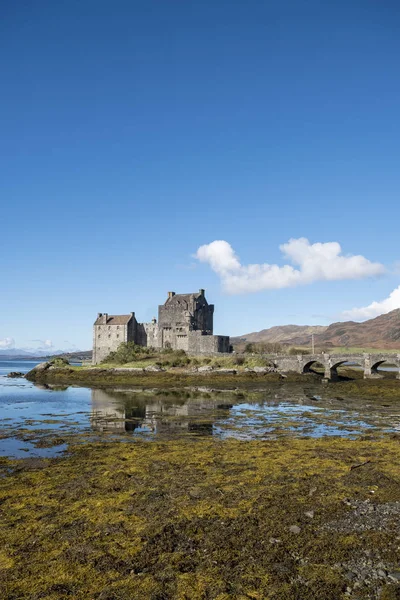 Eilean Donan portrait format — ストック写真