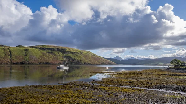 Loch Harport odrazy — Stock fotografie