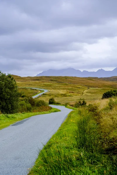 Carretera sinuosa en la Isla de Skye — Foto de Stock