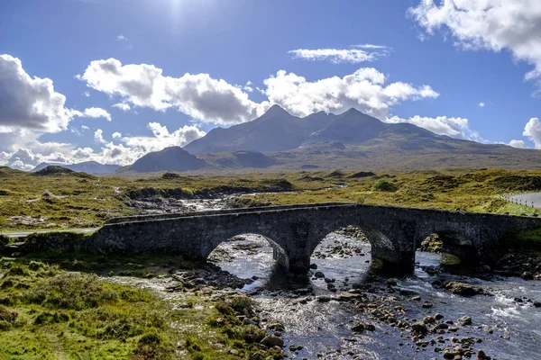 Puente sobre el río Sligachan — Foto de Stock