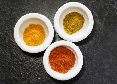 Baharat kayrak üzerine