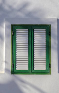 Yeşil ve beyaz pancurlar