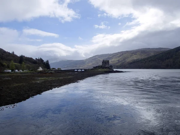 Castillo de Eilean Donan en el Lago Duich — Foto de Stock