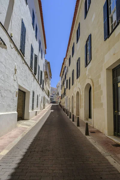 Narrow Porto Mahon street — Stock Photo, Image